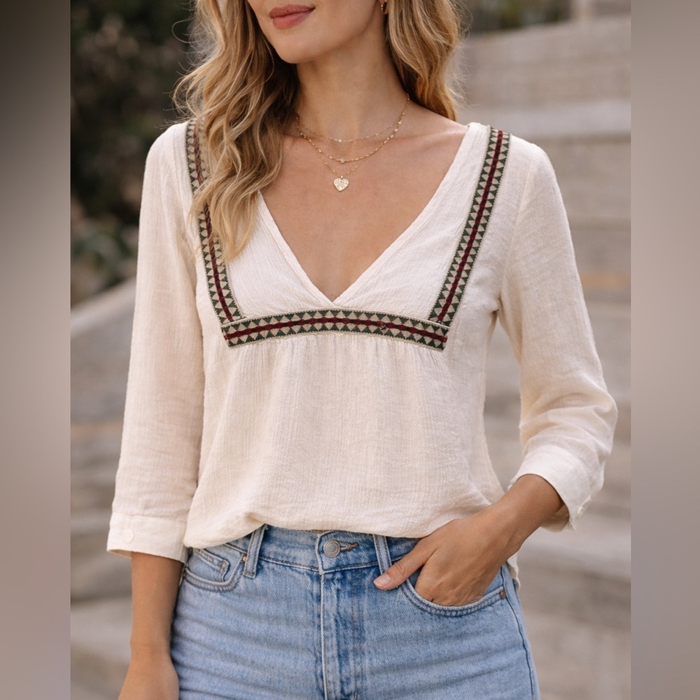 Elodie Cream Boho Embroidered Gauze Blouse XS V Neck Peasant Top‎